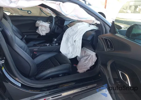 2017 Audi R8 5.2 V10 Plus из США, поврежденный, VIN WUAKBAFX1H7905026